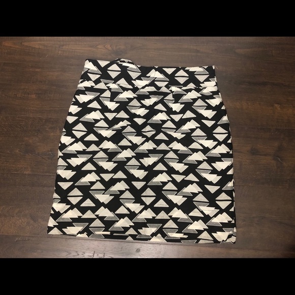 Tulle Urban Outfitters Black White Triangle Skirt - Picture 1 of 5